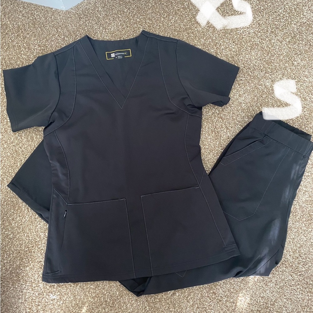 Wonderwink scrub set